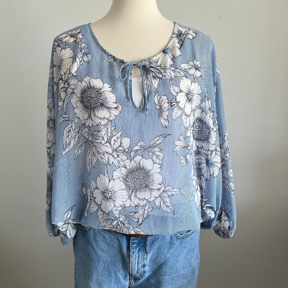 Cabi Flowy top with tags